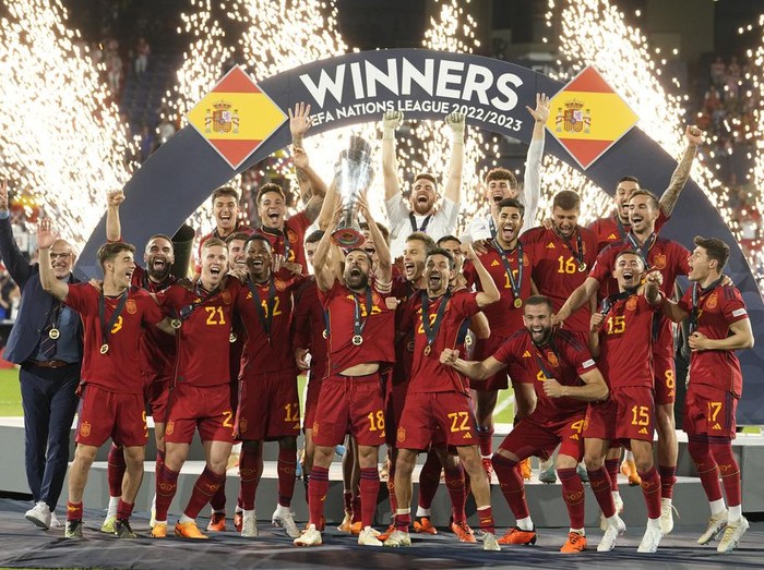 Spain players celebrate with the trophy after winning the Nations League final soccer match between Croatia and Spain at De Kuip stadium in Rotterdam, Netherlands, Sunday, June 18, 2023. (AP Photo/Martin Meissner)