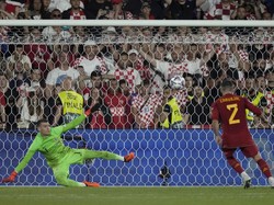 Dani Carvajal menentukan kemenangan La Furia Roja saat memenangi adu penalti dengan skor 5-4. AP/Peter Dejong  