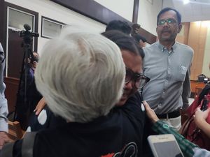 Ortu Fatia Meninggal Dunia, Hakim Tunda Sidang Kasus Lord Luhut Ortu Fatia Meninggal Dunia, Hakim Tunda Sidang Kasus Lord Luhut