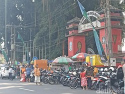Bazar Blitar Djadoel Dikepung Parkir Liar, Dishub Minta Masyarakat Melapor