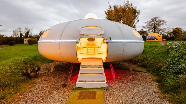 Futuro styled Flying Saucer, Redberth, Inggris Futuro styled Flying Saucer, Redberth, Inggris