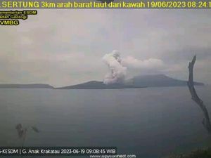 Gunung Anak Krakatau Kembali Erupsi, Tinggi Semburan Abu Vulkanik 1.657 Meter