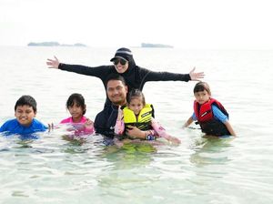 Momen Keluarga Bupati Sinjai Nikmati Indahnya Pesona Pulau Larea-rea