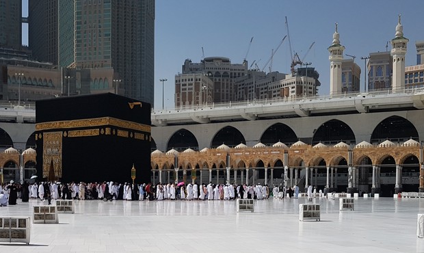 ilustrasi tawaf/foto:unsplash ilustrasi tawaf.