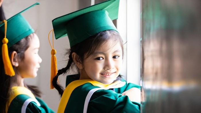 Ilustrasi Wisuda Taman Kanak-kanak hingga SMA Ilustrasi Wisuda Taman Kanak-kanak hingga SMA