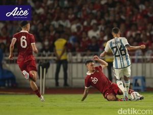 Ada Penonton Masuk Lapangan Usai Laga Indonesia Vs Argentina Ada Penonton Masuk Lapangan Usai Laga Indonesia Vs Argentina