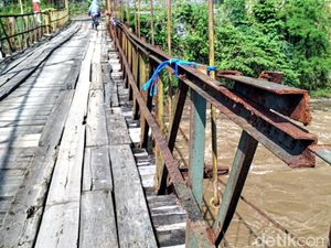 Kondisi Memprihatinkan Jembatan Lalay di Sukabumi