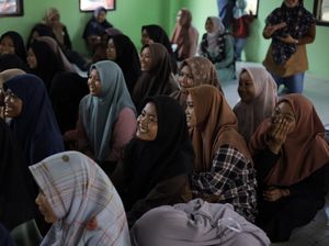 Kala Komunitas Motor Berbagi Keceriaan dengan Sesama Kala Komunitas Motor Berbagi Keceriaan dengan Sesama