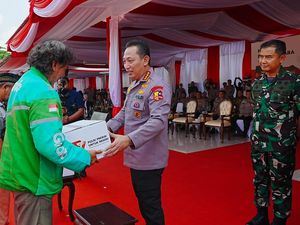 Kapolri Lepas Distribusi 322.085 Paket Bansos di Bulan Bakti Polri Presisi Kapolri Lepas Distribusi 322.085 Paket Bansos di Bulan Bakti Polri Presisi