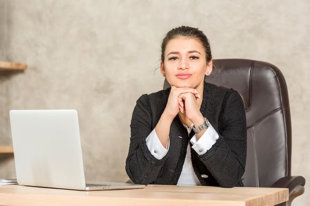 Karakter Pemimpin dengan Kepercayaan Diri Tinggi/Foto: Freepik.com/pressfoto