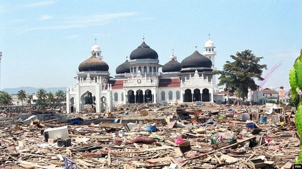 Kerusakan akibat tsunami Aceh/foto:VoA Kerusakan akibat tsunami Aceh.