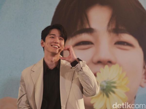 10 Foto Kim Mingue dan Lesung Pipinya yang Menggoda