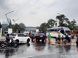 Hujan Tak Surutkan Penonton Laga Indonesia vs Argentina Merapat ke GBK