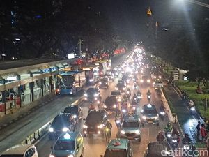 Lalu Lintas Sekitar GBK Senayan Macet Malam Minggu Ini Lalu Lintas Sekitar GBK Senayan Macet Malam Minggu Ini