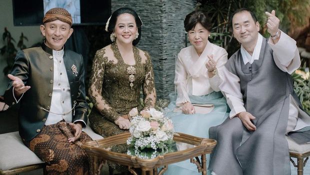Pamer Foto Lawas dengan Ayah, Wajah Suami Maudy Ayunda Disebut Mirip Rafathar