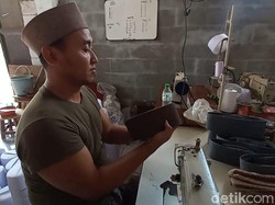 Peci Goni Buatan Warga Pasuruan Laris Manis Dipesan untuk Suvenir Haji