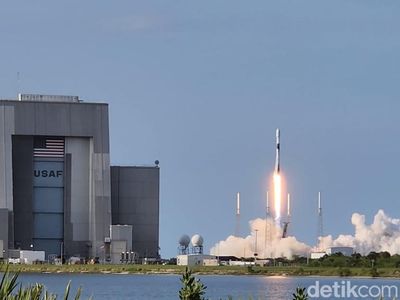 Wush! Momen Mendebarkan Satelit Satria-1 Mengangkasa