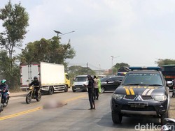 Truk Kontainer Tabrak Biker Hingga Tewas Usai Isi BBM di Gresik