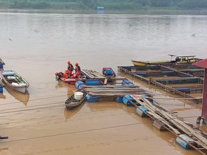 Tersetrum Listrik saat Perbaiki Lampu Kerambah Ikan, Warga Jambi Tenggelam