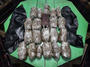 TNI Gagalkan Penyelundupan 8 Kg Ganja Dalam Ban Mobil di Perbatasan RI-PNG