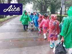 Anak-anak Papua Jadi Player Escort di Laga Indonesia Vs Argentina