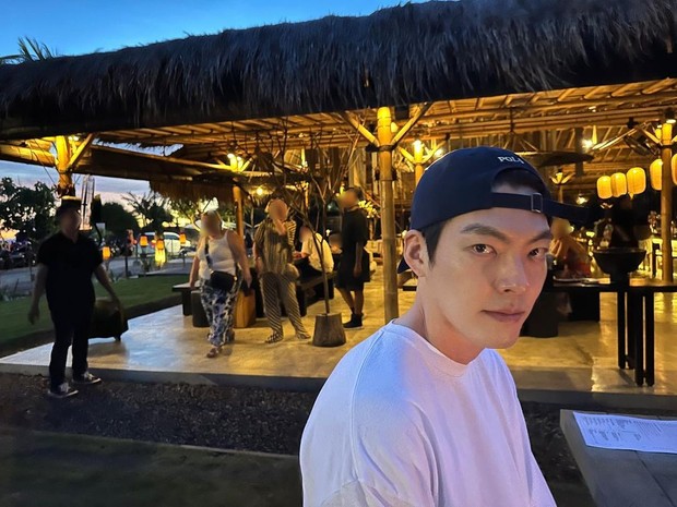 Potret Kim Woo Bin di Bali