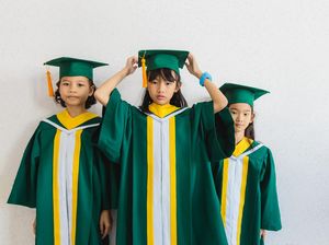 Ramai Tolak Wisuda Anak Sekolah, Pakar UGM Beberkan Perbedaan Wisuda di RI & LN Ramai Tolak Wisuda Anak Sekolah, Pakar UGM Beberkan Perbedaan Wisuda di RI & LN
