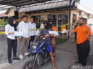 Detik-detik Siswi SMP Mojokerto Dicekik Sebelum Diperkosa Direkonstruksi Detik-detik Siswi SMP Mojokerto Dicekik Sebelum Diperkosa Direkonstruksi