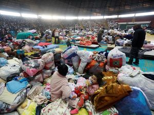 Ribuan Korban Badai Brasil Mengungsi di Gimnasium