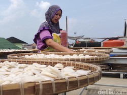 Cerita Pengusaha Kemplang-Kerupuk Palembang Tembus Pasar Ekspor