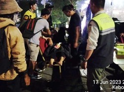 Heroik! Satpol PP Selamatkan Wanita Hendak Bunuh Diri di Sungai BKB Sudirman
