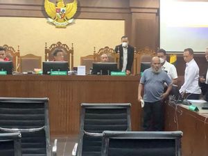 Lukas Enembe Teriak-Tunjuk Jaksa gegara Didakwa Terima Suap Rp 46,8 M