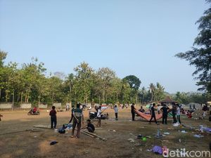 6 Murid SMP Kesurupan di Perkemahan Secang Kulon Progo 6 Murid SMP Kesurupan di Perkemahan Secang Kulon Progo