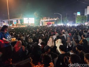 Nobar Indonesia Vs Argentina, Depan Balai Kota Solo Jadi Lautan Manusia Nobar Indonesia Vs Argentina, Depan Balai Kota Solo Jadi Lautan Manusia