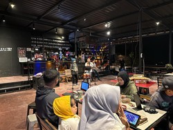 2 Kali Gempa Getarkan Kaca Ditanggapi Santai Warga yang Nobar di Mojokerto