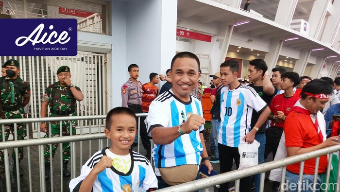 Suporter Argentina dari Jambi, jelang laga di GBK.