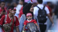 Adapula yang mengajak serta sanak keluarga lho.