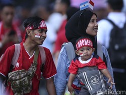 Adapula yang mengajak serta sanak keluarga lho.
