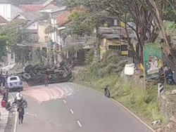 Truk Terguling di Nagrek, Arus Lalin ke Tasik Dialihkan Lewat Garut