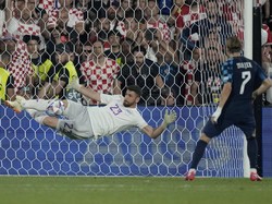 Aksi Heroik Unai Simon Gagalkan 2 Penalti Kroasia