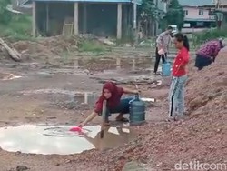 Viral Warga Ambil Air dari Kubangan karena Krisis Air di Batam