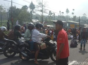 Protes Tambang Galian C, Warga Blokade Jalur Wonosobo-Temanggung Protes Tambang Galian C, Warga Blokade Jalur Wonosobo-Temanggung