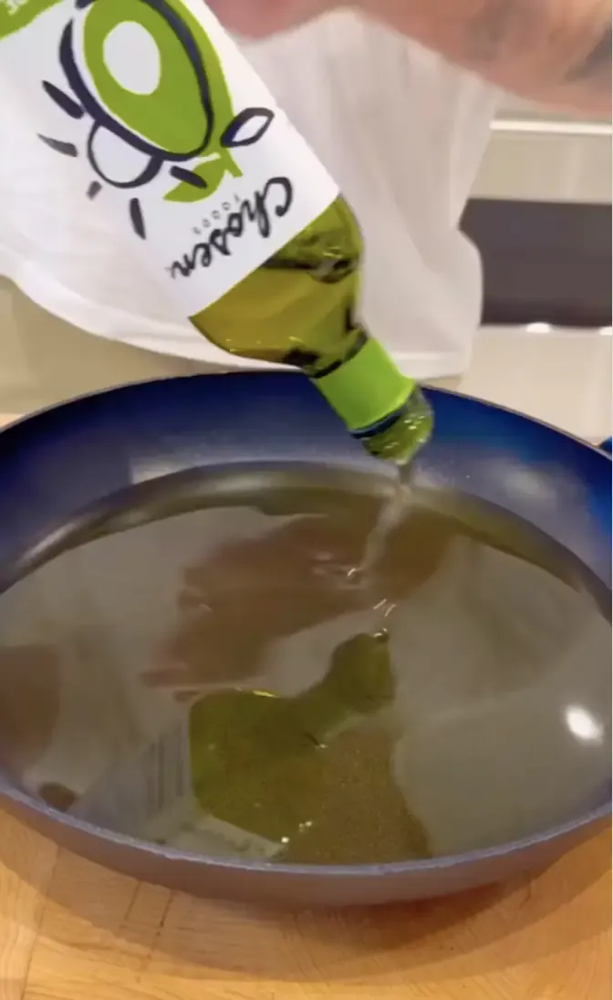 Brooklyn Beckham bikin ayam goreng tapi dikecam