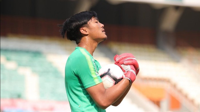 Ada banyak penggawa Timnas Indonesia yang menjadi buah bibir setelah laga melawan Argentina. Selain kapten Asnawi juga ada kiper Ernando Ari.