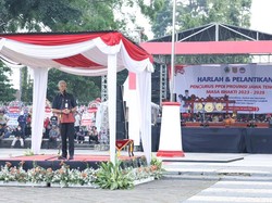 Ganjar Ajak Perangkat Desa Turunkan Kemiskinan Lewat Program Padat Karya