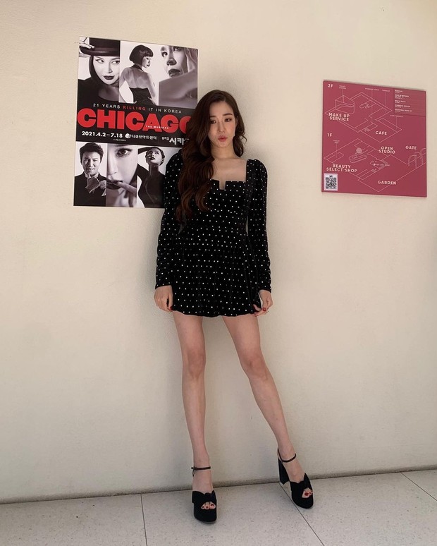 Gaya Feminin Tiffany Young. Foto: Instagram.com/tiffanyyoungofficial