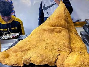 Gokil! 5 Tantangan Makan Ini Sajikan Makanan Seberat Belasan Kg Gokil! 5 Tantangan Makan Ini Sajikan Makanan Seberat Belasan Kg