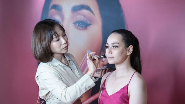 Grand Launching Huda Beauty di Indonesia