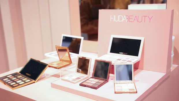 Grand Launching Huda Beauty di Indonesia