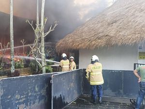 Bukan Gudang Styrofoam, Kebakaran di Gudang Pembuatan Papan Selancar